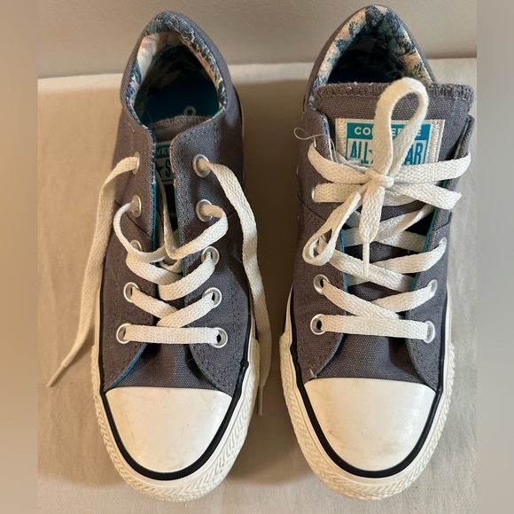 Converse All Star low top shoe, size 6 - Picture 2 of 5